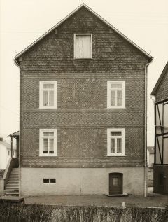 Bernd & Hilla Becher, Neunkirchen, Kreis Siegen, In der Trift 8, D