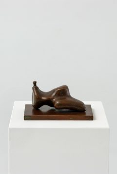 Henry Moore, Reclining Figure: Small Head