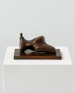 Henry Moore, Reclining Figure: Small Head