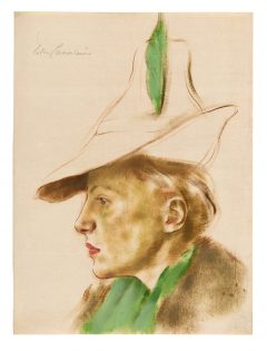 Lotte Laserstein, Dame im Profil mit grünem Schal und Hut mit grüner Feder